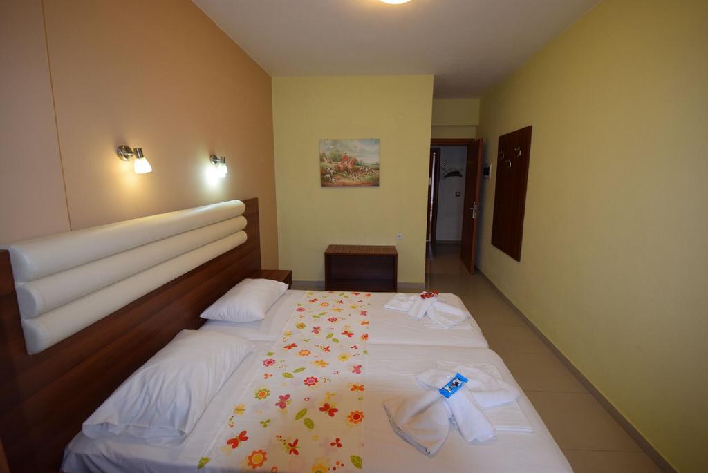 Rainbow Resort Paralía 外观 照片